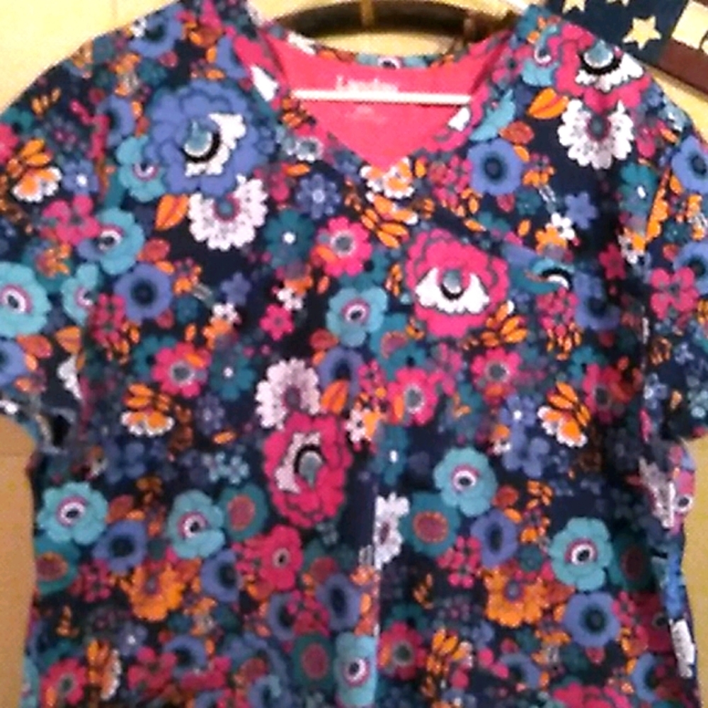Landau 2xl scrub top